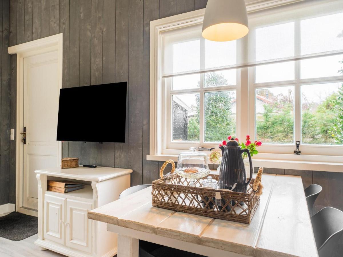 Holiday home Quaint Summer In Binnen Egmond-Binnen
