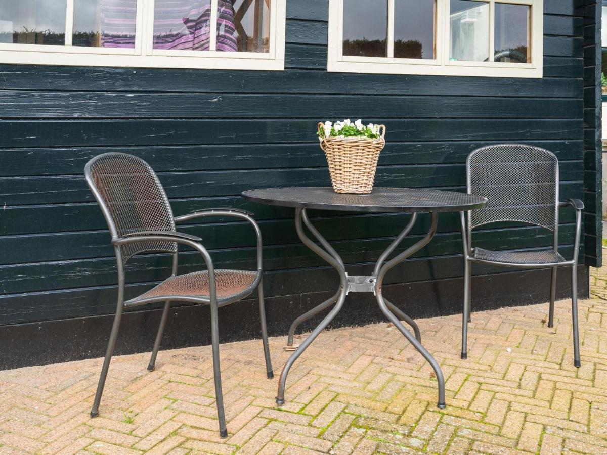 Quaint Summer In Binnen Holiday home